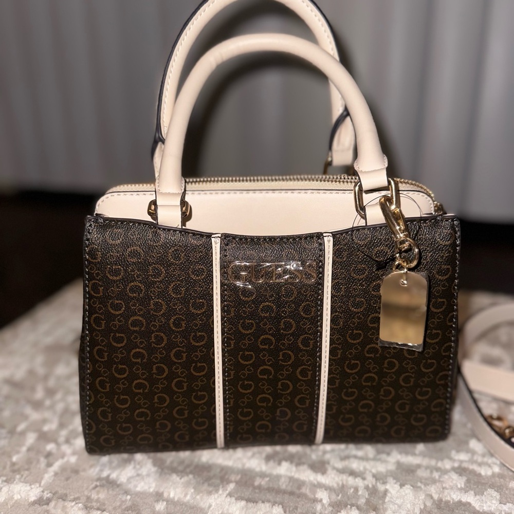 GUESS Black and Cream Women's Bag - Picture 2 of 8
